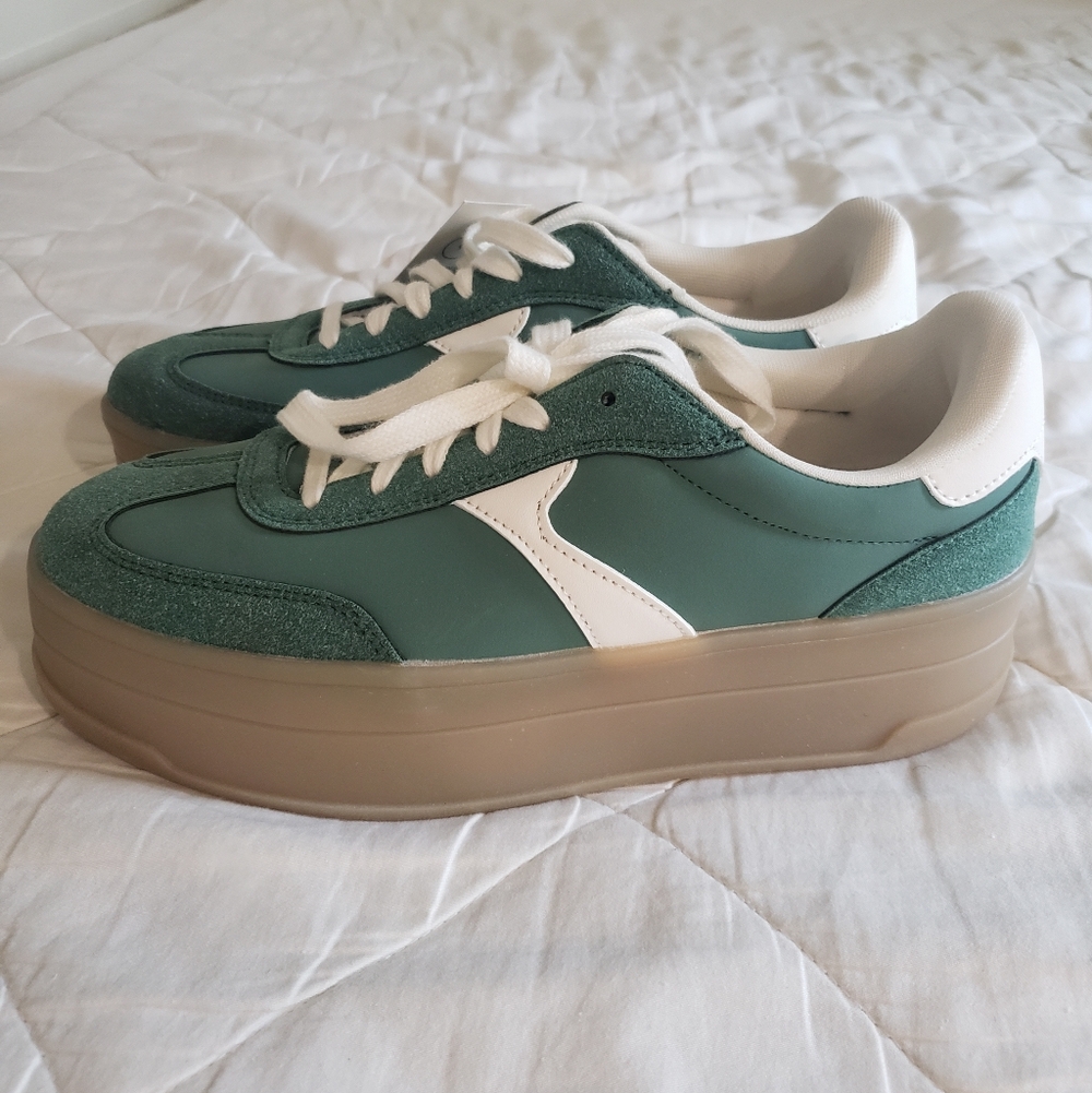 Green and White Women's No Boundaries Brand Platform Sneakers